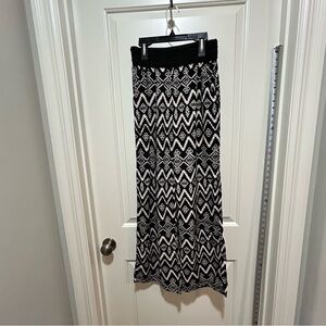 Joe B by Joe Benbasset women’s size M Black and White Patterned pants. Wide leg